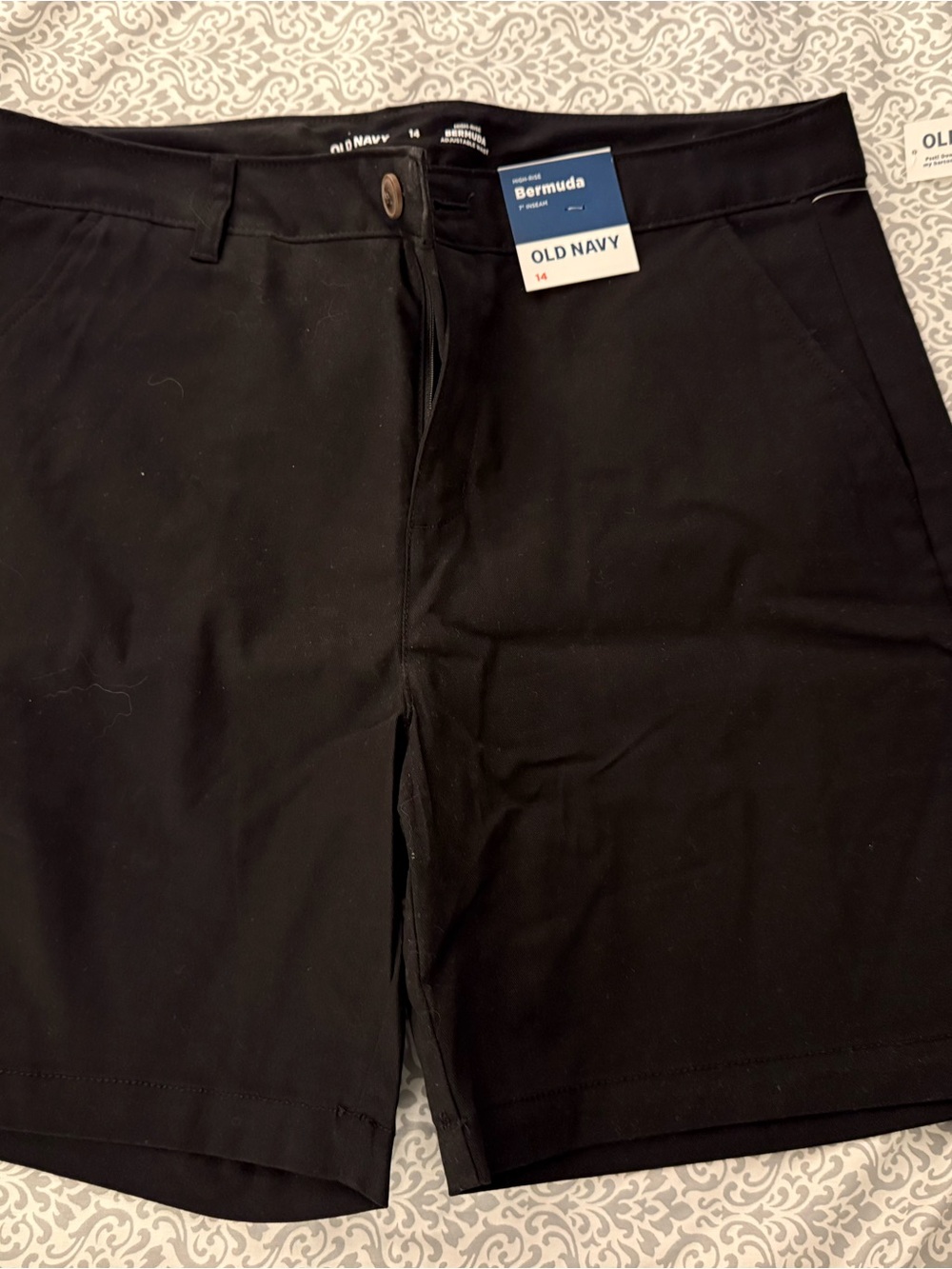 NWT Old Navy High Rise Bermuda Shorts Black Size 14 7” Inseam